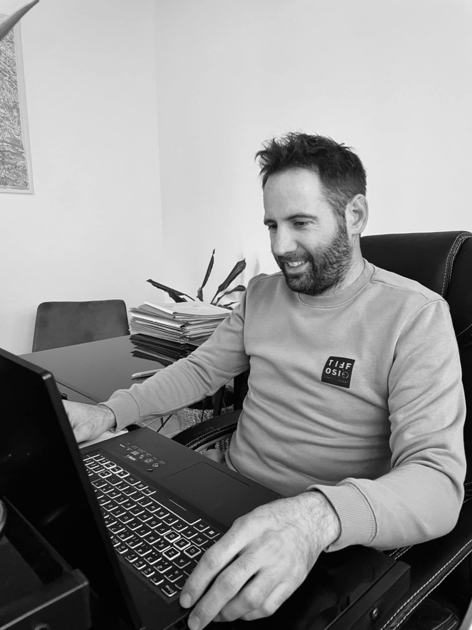 Cabinet de géomètre-expert au Pays Basque. Cédric Arrechea Agence Iparrorratz. Bornage de terrain, division parcellaire, levés topographiques et expertises foncières. Interventions à Anglet, Bayonne, Biarritz, Saint-Jean-Pied-de-Port et dans tout le Pays Basque.
